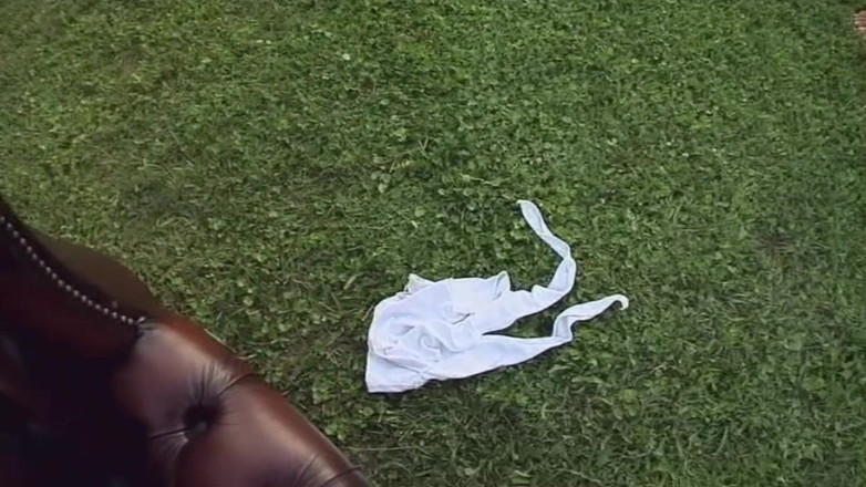 Cruel Media TV: Euro babe blonde - en primer plano - coño al aire libre
