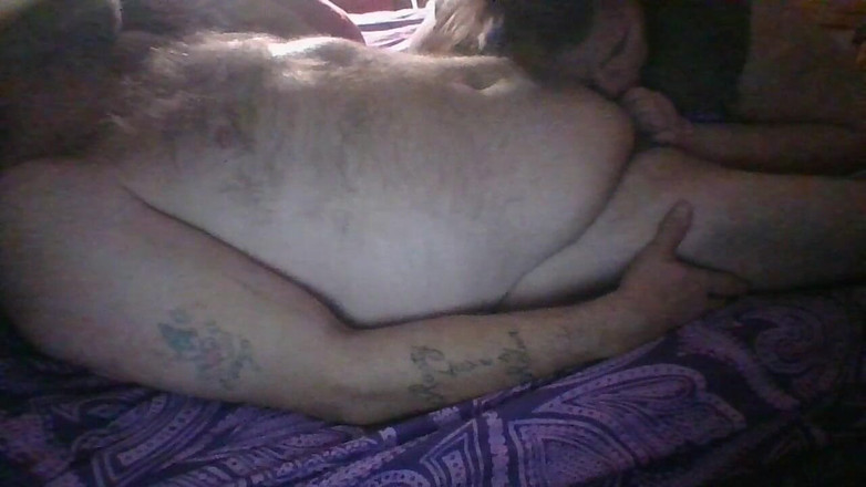 BI_BHC_COUPLE: Soția lacomă înghite fiecare picătură