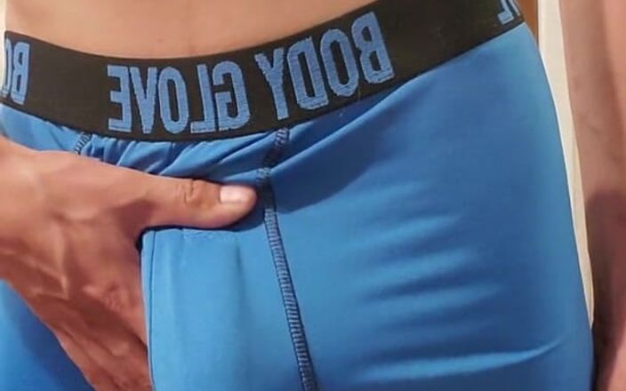 Z twink: Young Stud Gets Boner in Pants and Rubs It Out