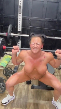 Gimnasio follando una chica musculosa