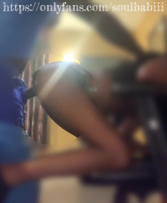 Soulbabii: Je dois aider à ouvrir ma chatte pour que cette grosse...