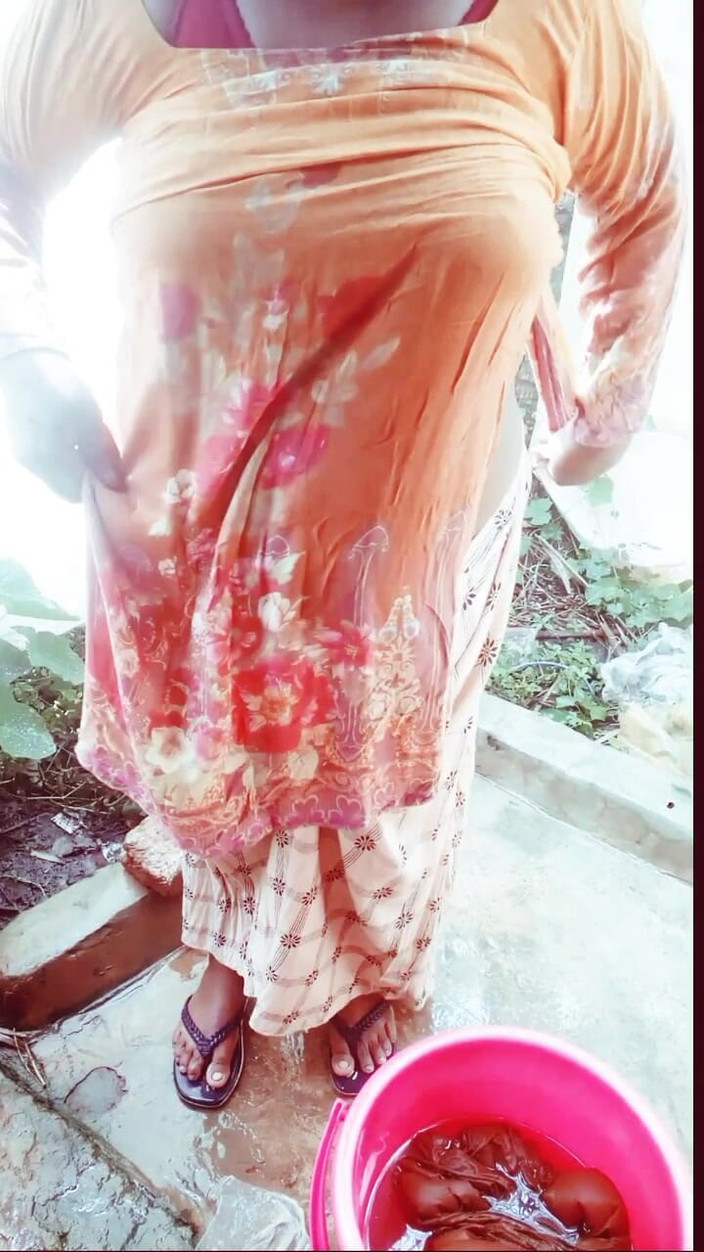 Sadia vabi: Vabi si gadis desa dengan toket besar lagi pamer pantat...
