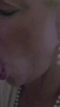ปากดอกทองของเพื่อนบ้าน Cumshot