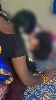 India hermanastra folla hermanastro y amigo para sexo