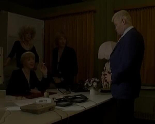 German Homemade: Sexy německé dámy potěšující starého chlapa v kanceláři