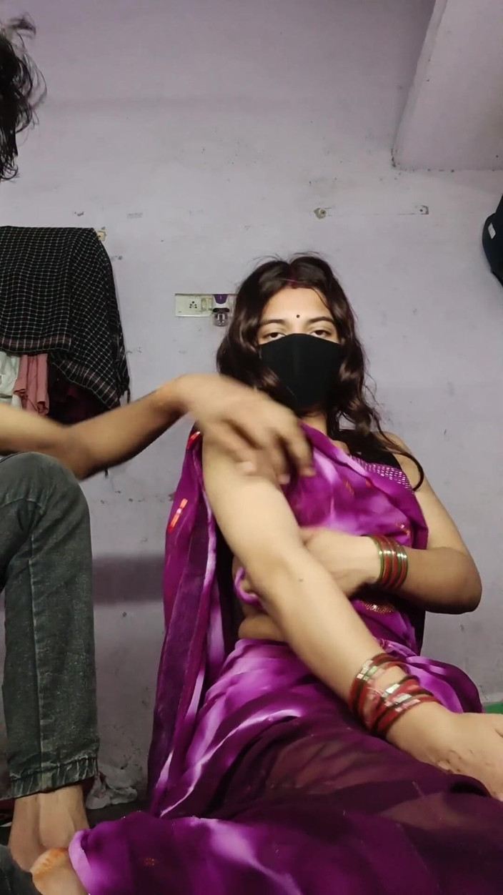 Kaambali: Desi Bhabhi Sougata prstění