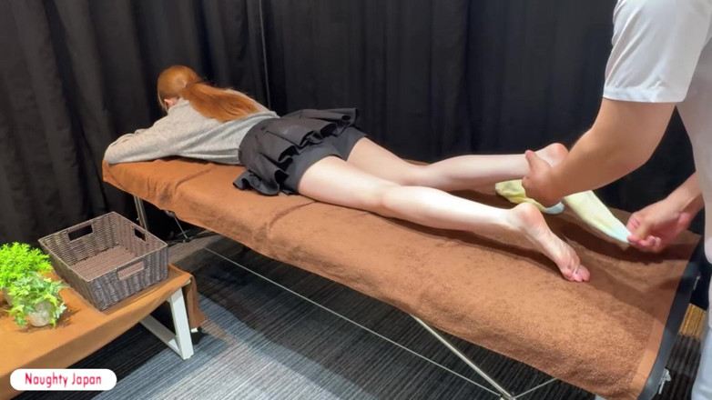 Temptation: 필사적인 서비스가 그녀를 완전히 궁지에 몰두하는 동안 헌신적인 카페 미녀 강제 미소 미끄러짐