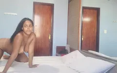 A gostosa estava com tesão já chegou sentada no pau