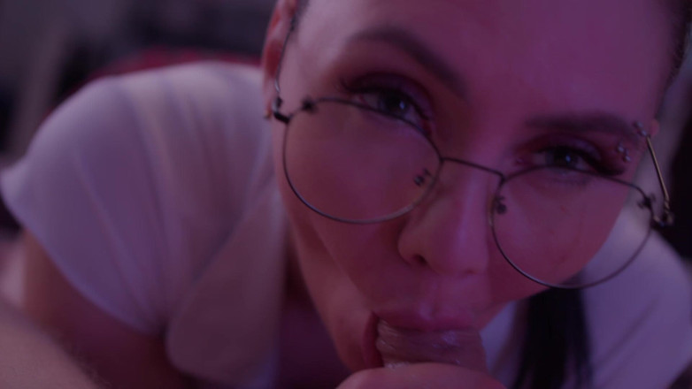 Alexa and Alex Moore: Si jalang memberikan blowjob deepthroat