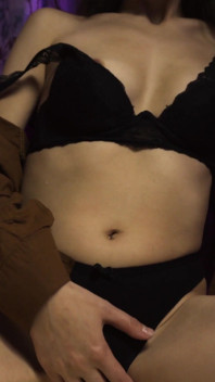 카메라에 애널을 애원하는 날씬한 밀프