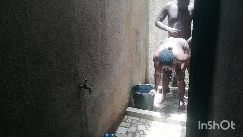 Pornsexlive: rasa bercinta di bilik mandi lebih baik. Inilah sebabnya mengapa...