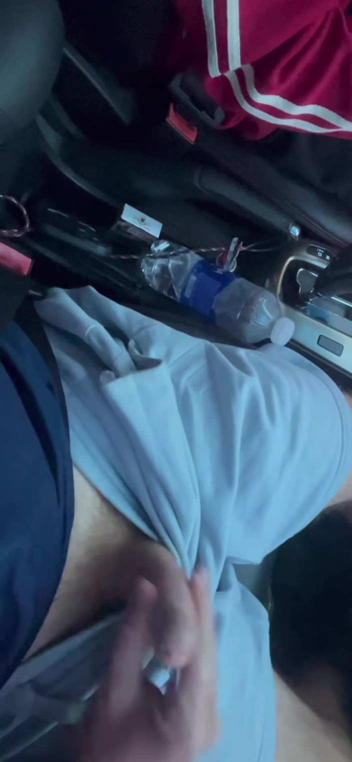 Quan Vietnam 18: Viejo se masturba junto al joven conductor de Uber y...
