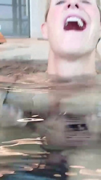 Na piscina