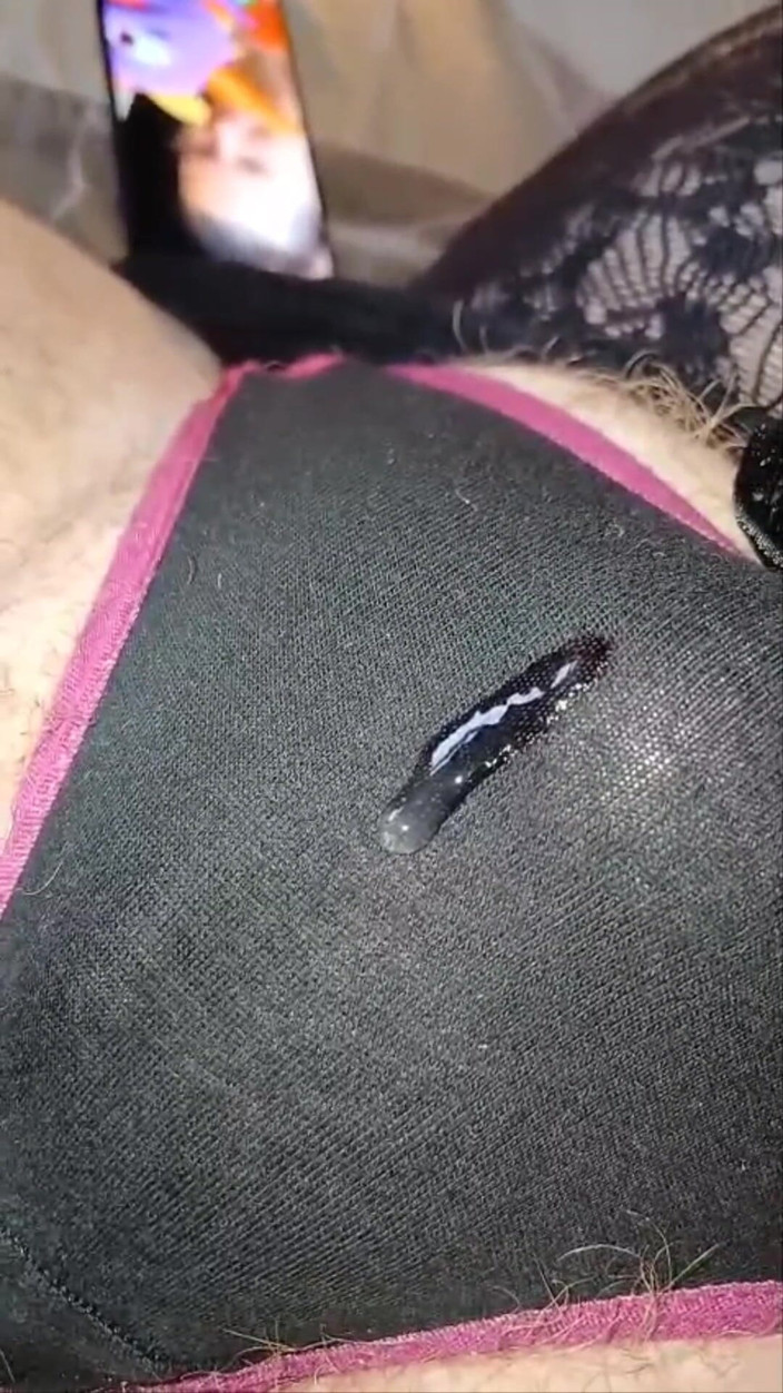 WeareFutaFuckery185: Spermă în chiloți