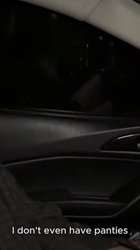 アルトな女の子はタクシー運転手のジューシーなペニスで濡れた穴を伸ばすことにした。
