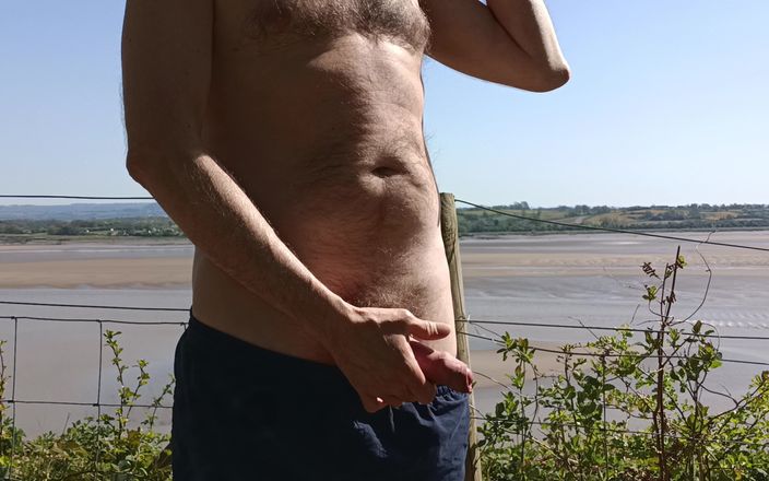 Rockardglans: Öffentliche masturbation, großer unbeschnitteter schwanz kommt am fluss im sunshine -...
