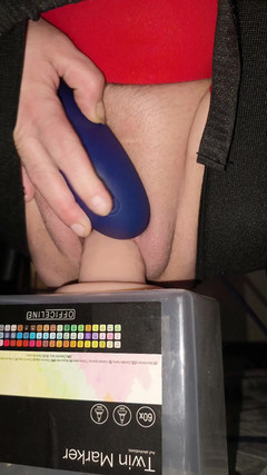 Joannawet: Ich reite einen meiner dildos auf elastischem fickhocken