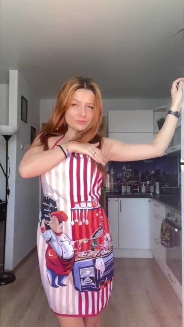 MarcoAndPatrizia: Hot redhead girl handing out sexy cupcakes!