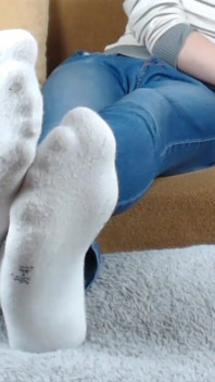 Chatting Barefoot - Feet Fetish