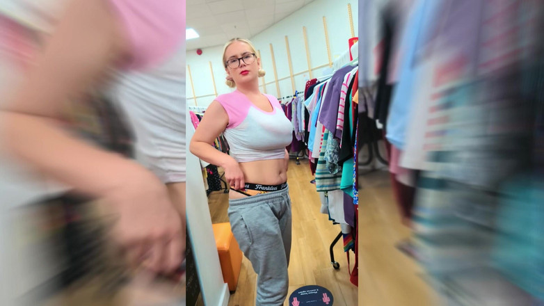 JessieHH: Nachytala ho, jak se na mě plíží a nakukuje na...