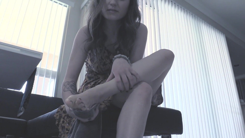 Lizzie Love: Foot wash fantasy