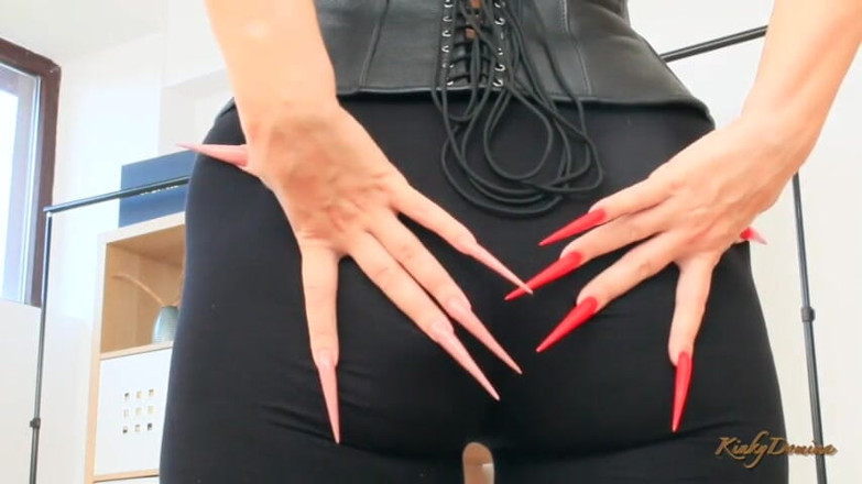 KinkyDomina: Aanbid mijn godinkont met toewijding