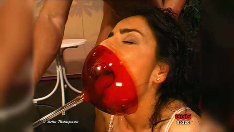 GGG John Thompson Studio: Ggg - สาวผมน้ำตาลถูกสองคนเย็ด ช่วยตัวเองแตกใส่หน้า แก๊งแบงค์ดูดควย