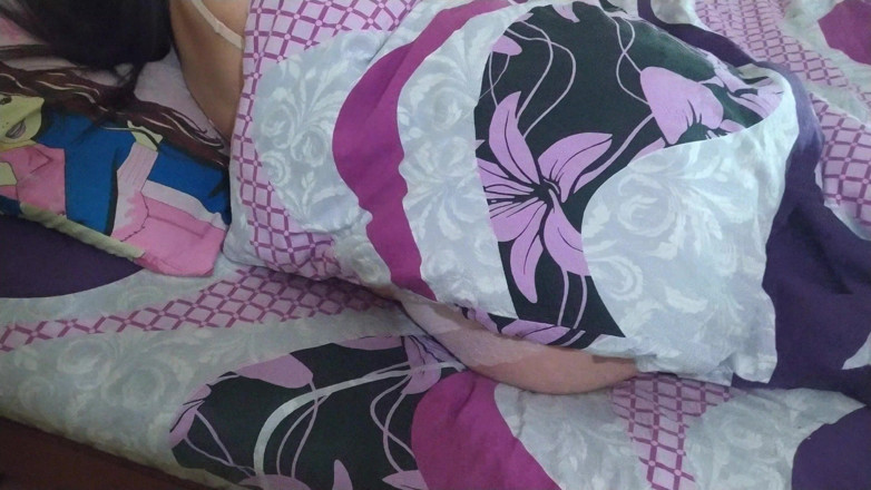 Teen and Milf Female Sex: I want to fuck my wife in bed