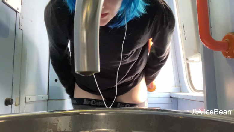 Alice Bean: 20 撒尿