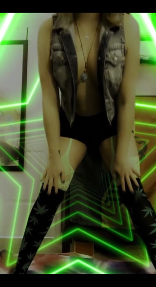 Suzy Wylde: 3704772852.mp4