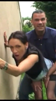 Brunetka dziwka uliczka zgadza się pieprzyć po raz pierwszy wideo # 1