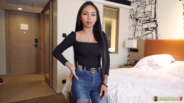 John Tron X: Johntronx - irreale asiatica amatoriale in jeans attillati mi succhia il...
