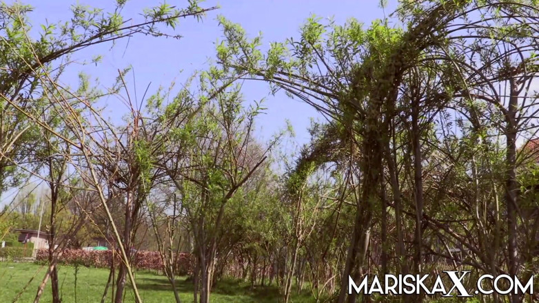 Mariska x: MARISKAX - MILF šuká velkého čůráka před svým manželem