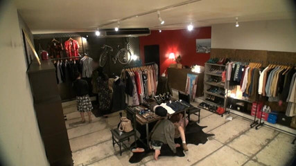 CherryBONBON: Занадто багато таємних переваг у привабливому клерку в модному магазині