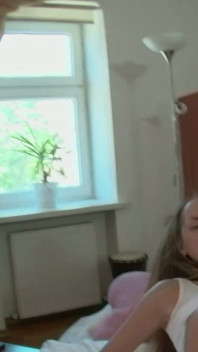 Lieve jonge Russische meid hard geneukt in haar perfecte kut