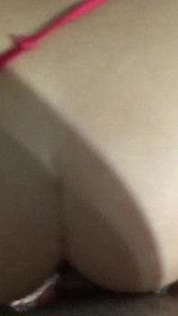 Une Turque mignonne et sexy se fait baiser par son demi-frère