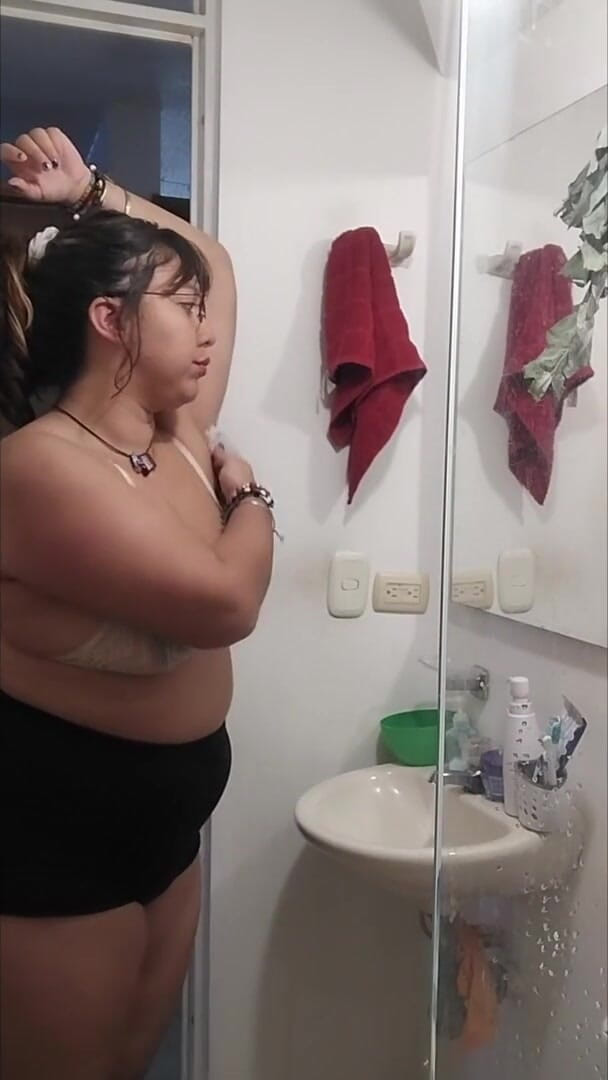 Nana Bela: Rửa nách có lông lá