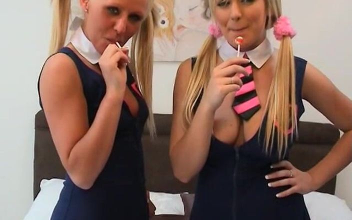 Girl on Girl: Due ragazze universitarie giocose jessica ed Elle sono appassionate di...