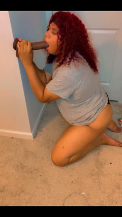 Hicktown_hoochi: 흑인 대물 자지 딜도 빠는 무릎 꿇고