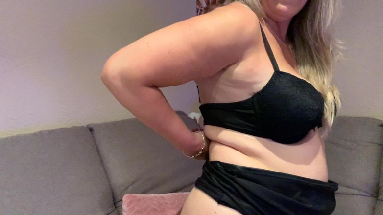 SweetSusi: Plug anal avec Red Heart