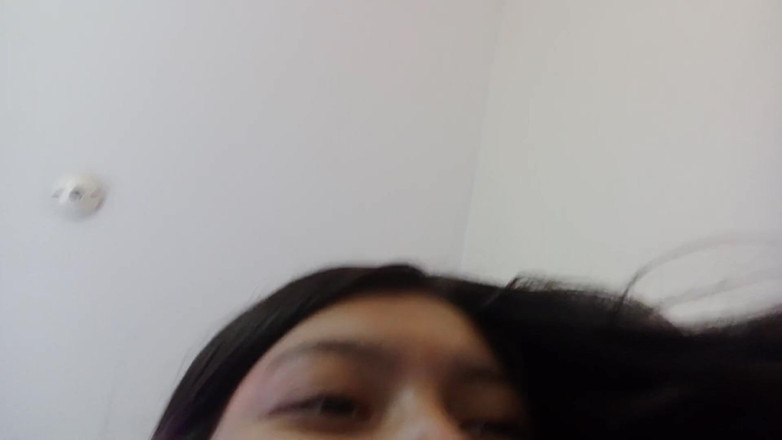 Prisila Devid: Sexy chica se masturba en su dormitorio