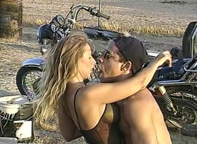Public Lust: Milf peituda abre as pernas e é fodida no cu ao...