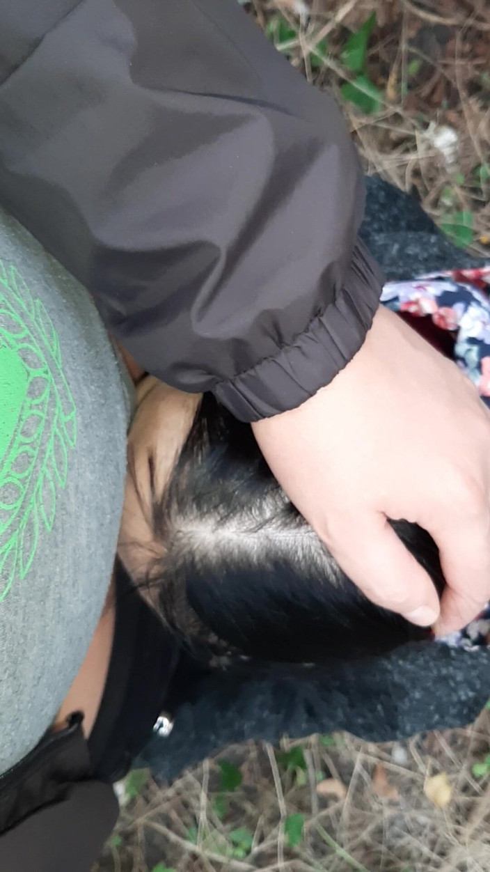 Lesbian-illusion: – 私たちは森の中でセックスしているので、誰も私たちがレズビアンであることを知りません