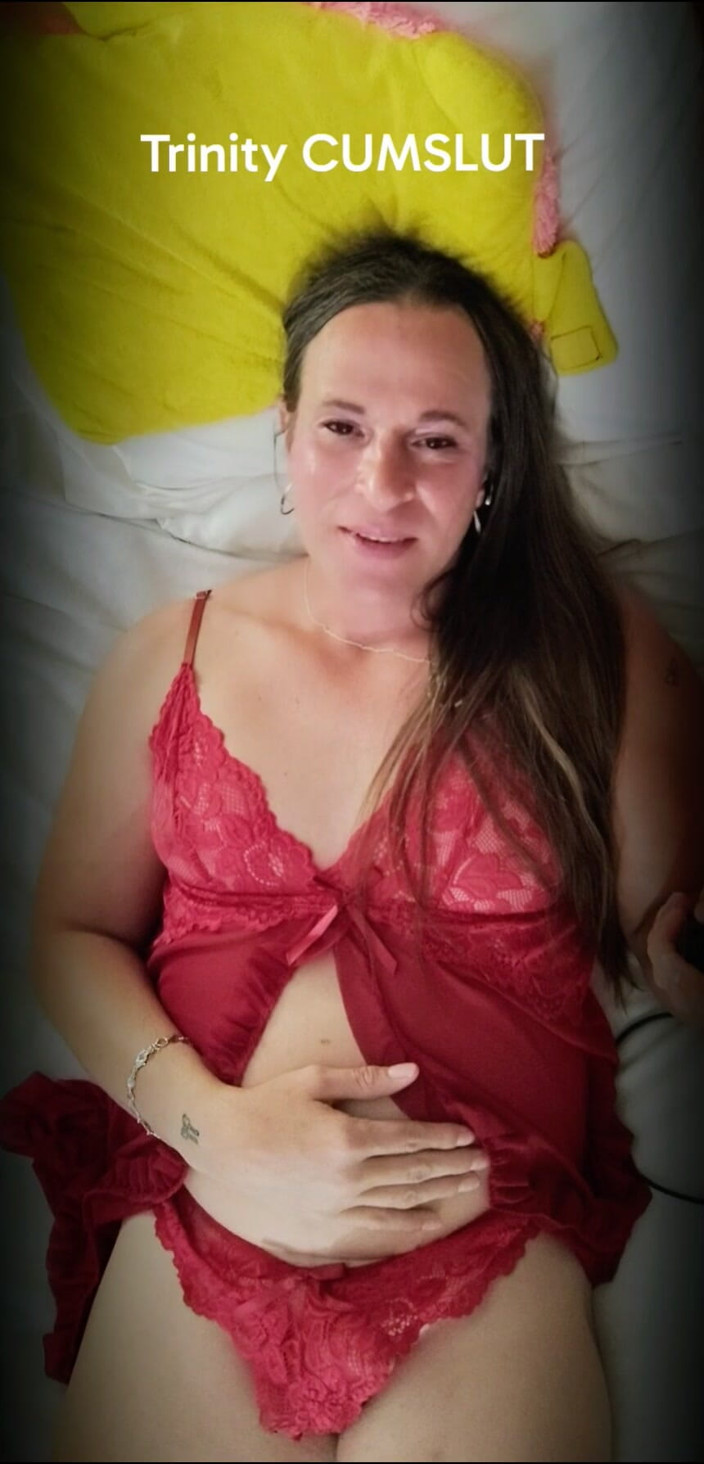 Trin luvs cum: Trinity Cumslut hrănește-mă
