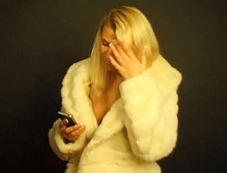 Flash Model Amateurs: 金髪の爆弾は彼女の大きな自然のおっぱいを披露するのが大好き