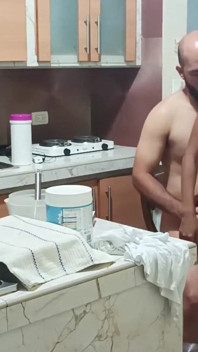 Me gusta estar en la cocina contigo, hermanastro!