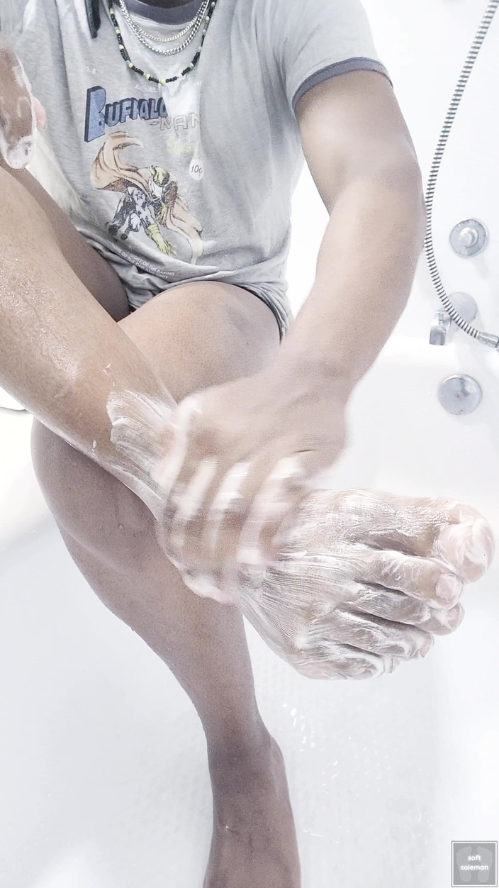 Soft Soleman: Ik maak sensueel mijn voeten schoon (2025)