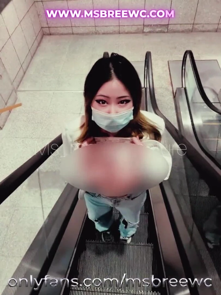 Msbreewc: Flashing Huge Tits in Outoor (cencored)