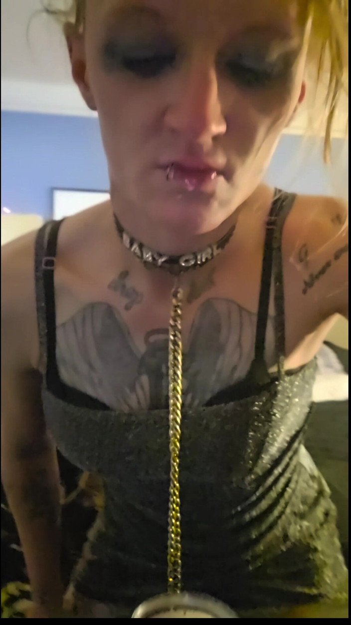 Lynn Kaotik: Gadis trans kotor &amp; baik bermain dengan air mani, dirinya sendiri...