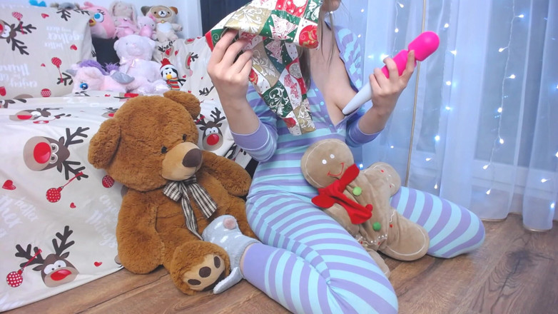 Emily Bee: Humping &amp; Squirt X8 in Front of Window